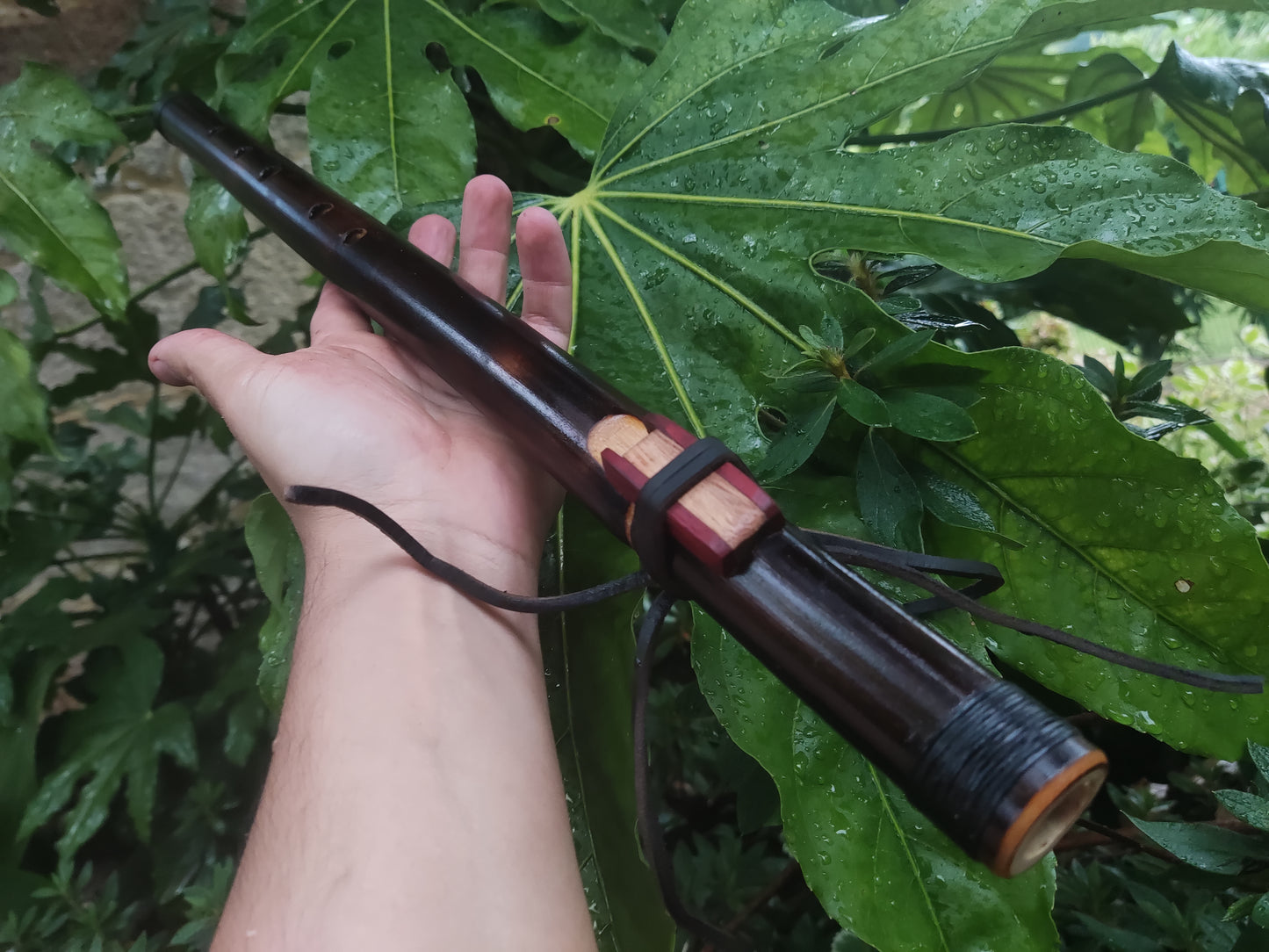 Ethnic Native American and Oriental bamboo flute in the key of E4 | Rui Gomes