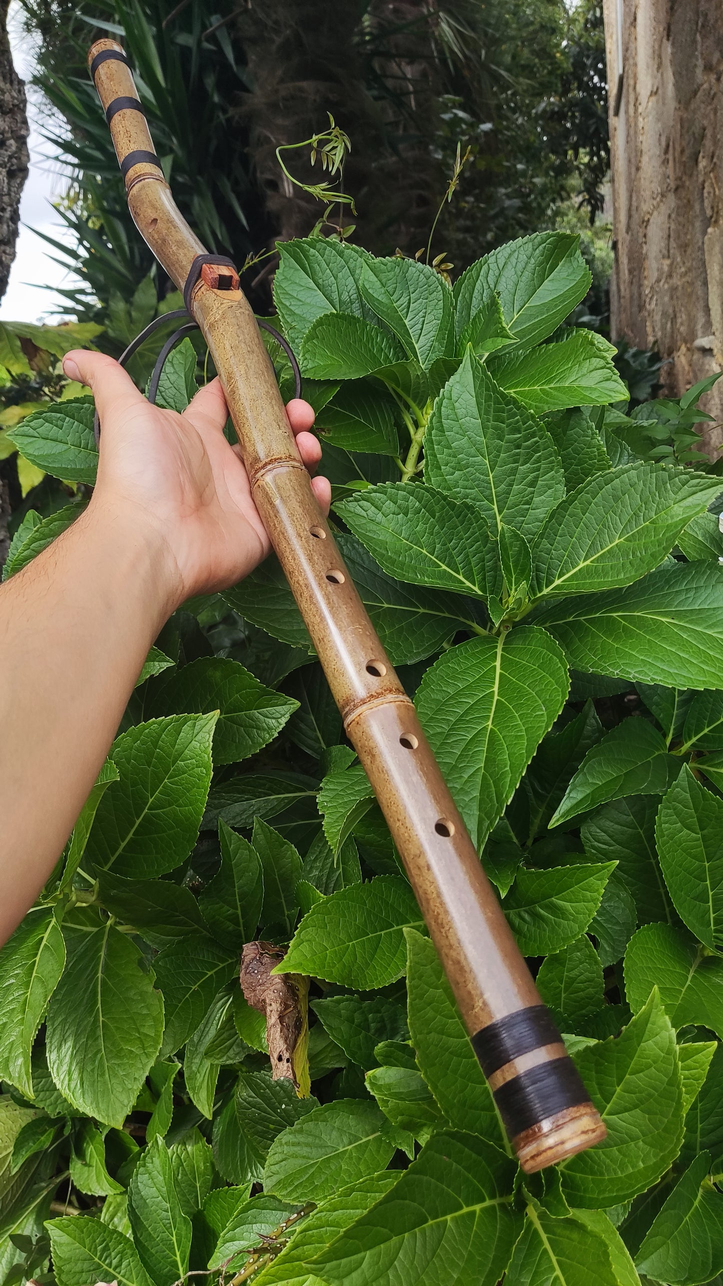 The Crooked flute! Native American Style bamboo flute in the key of E | Rui Gomes