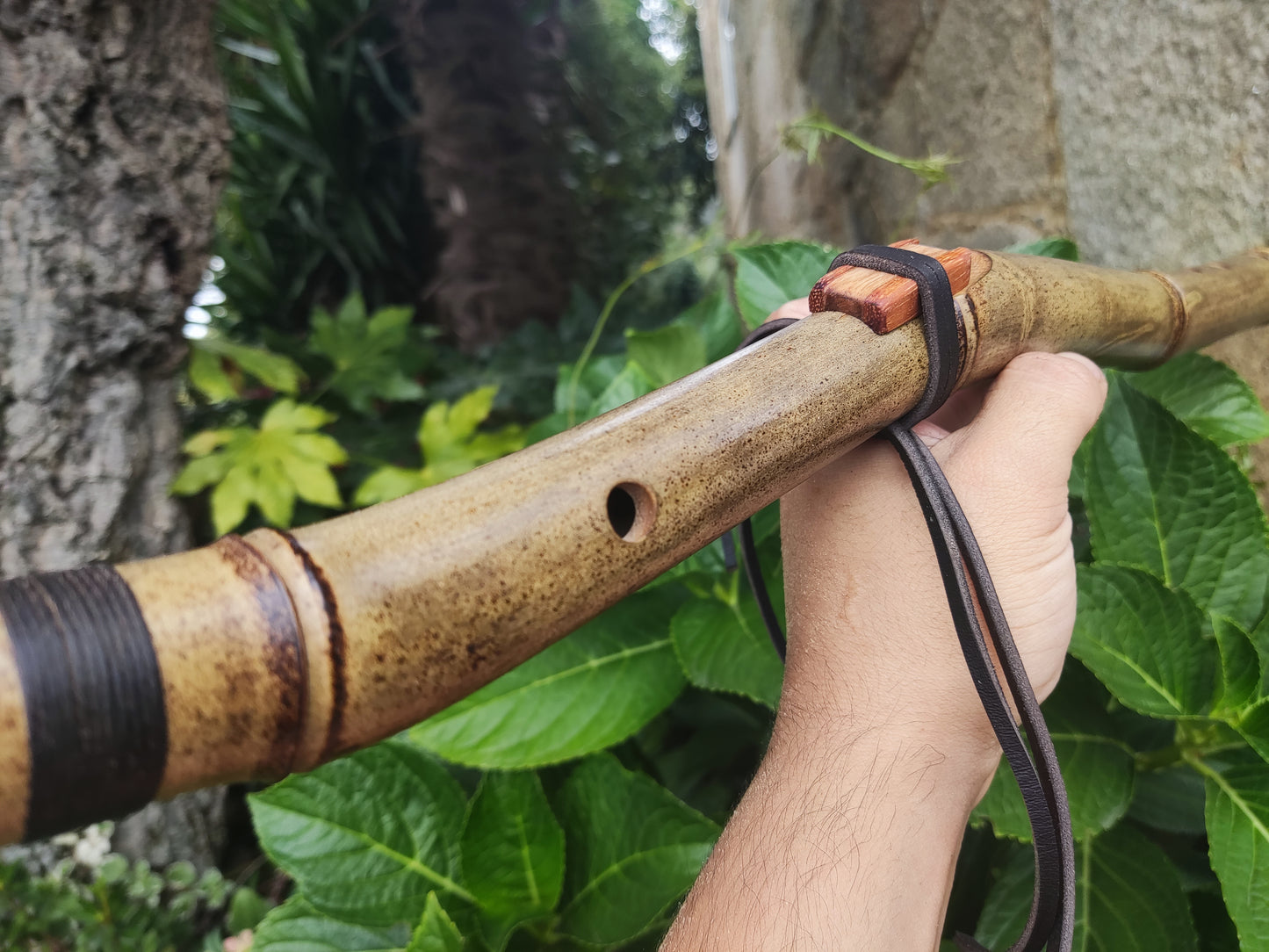 The Crooked flute! Native American Style bamboo flute in the key of E | Rui Gomes