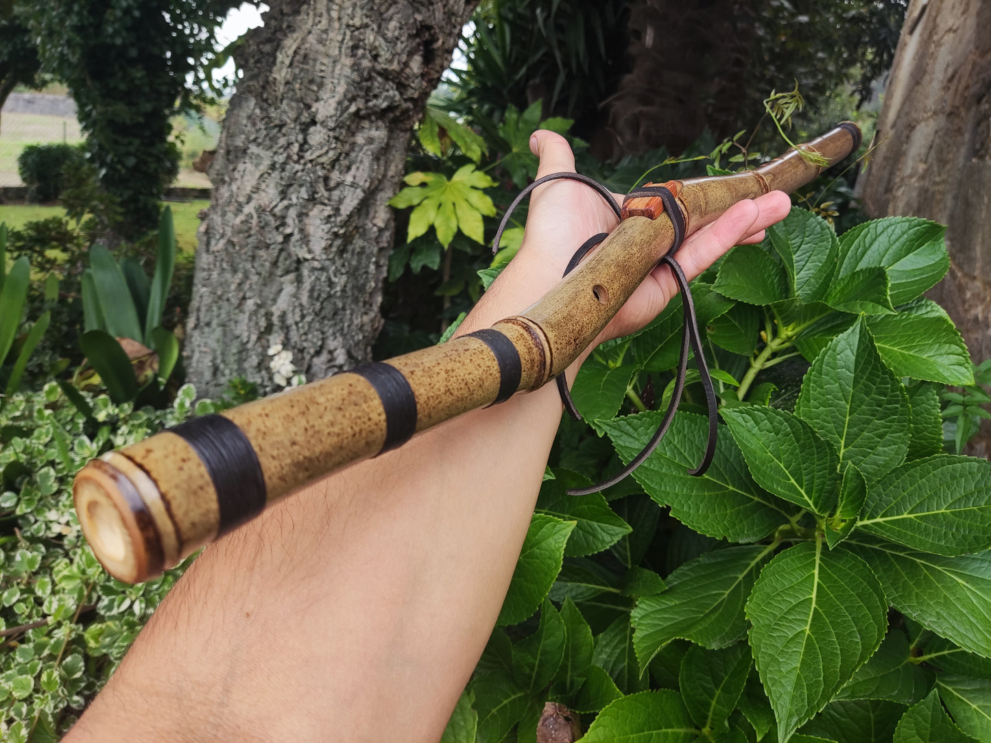 The Crooked flute! Native American Style bamboo flute in the key of E | Rui Gomes