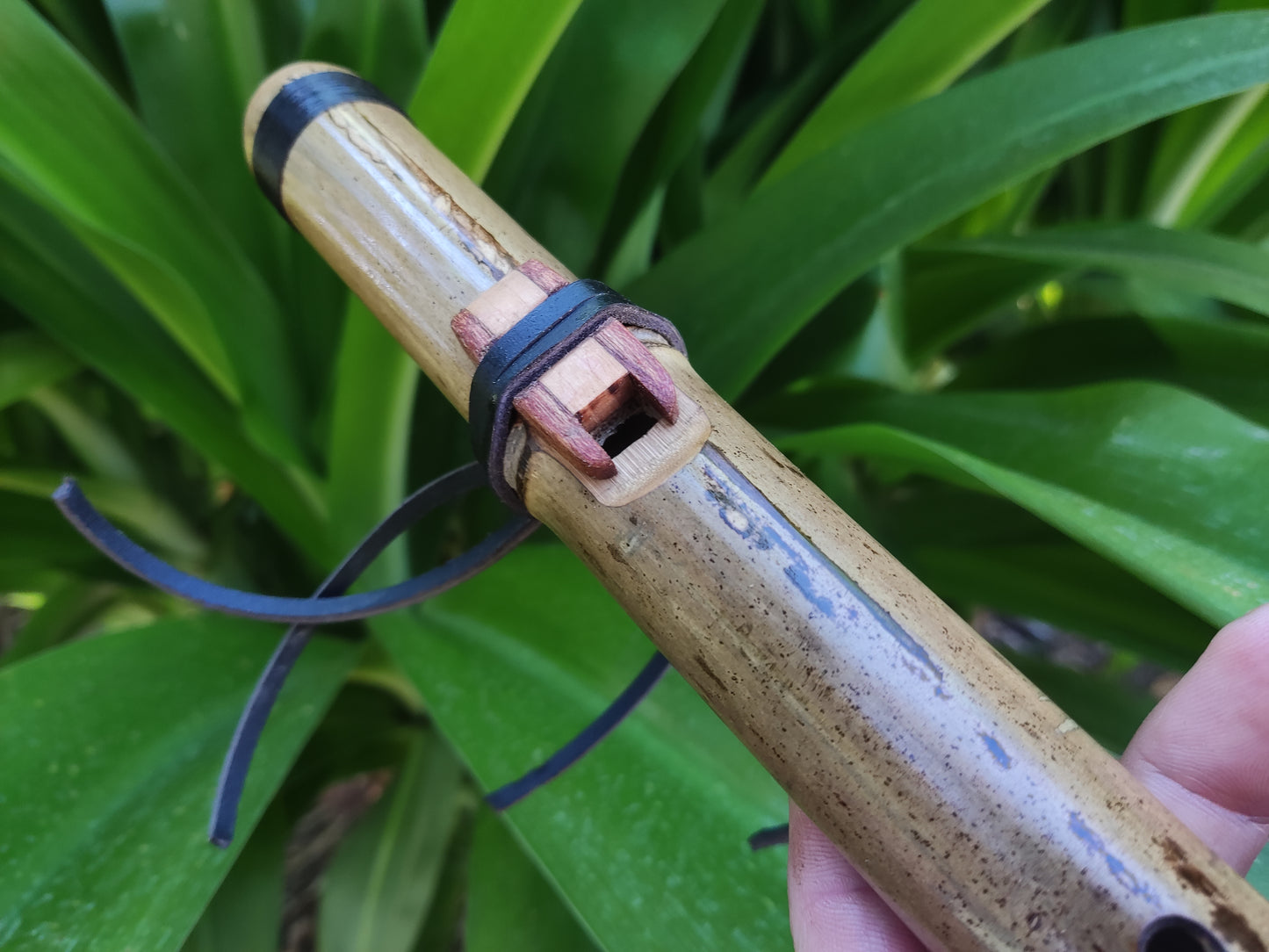 Ethnic Native American and Oriental Style Bamboo Flute in the key of B. Rustic Native flute with an ethnic design | Rui Gomes