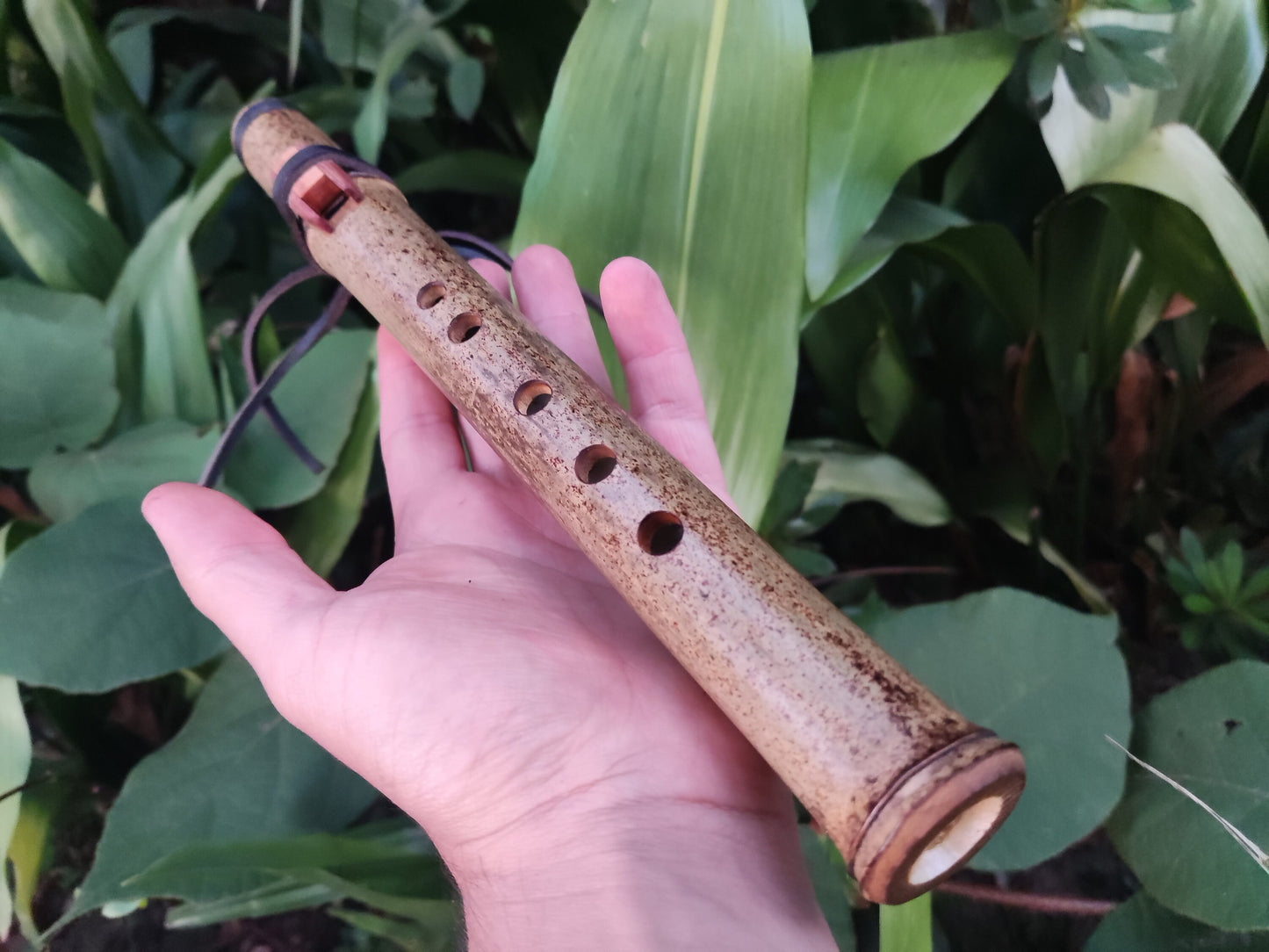 Ethnic Native American and Oriental Style Bamboo Flute in High D# | Rui Gomes
