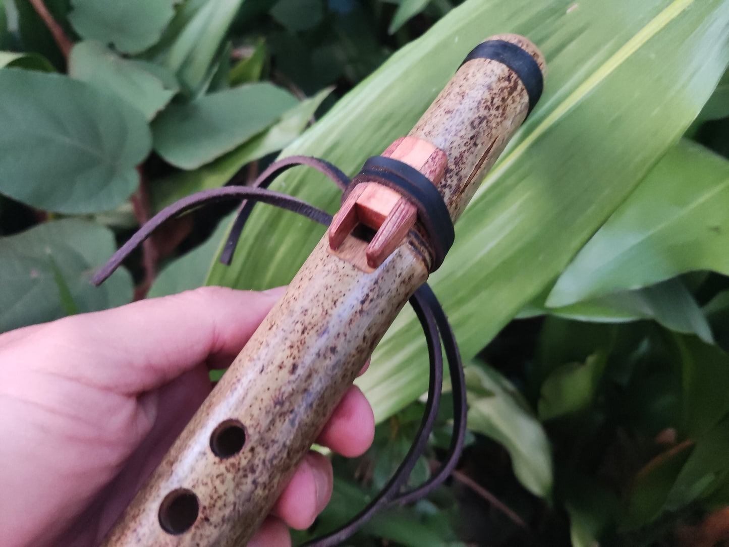 Ethnic Native American and Oriental Style Bamboo Flute in High D# | Rui Gomes