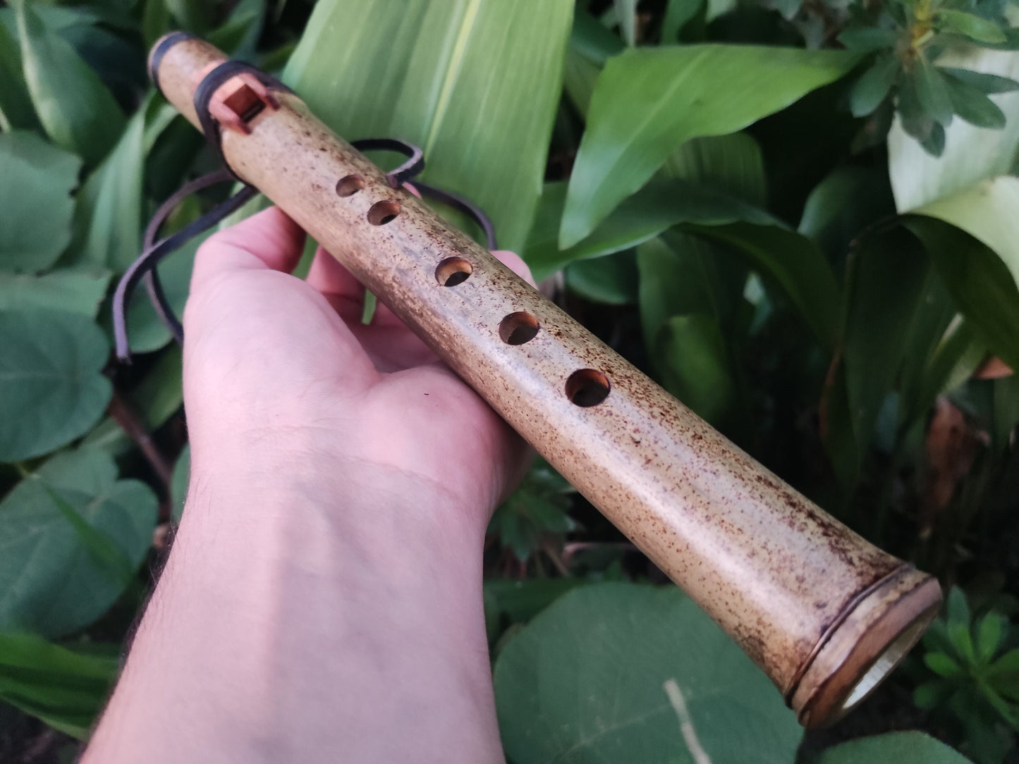 Ethnic Native American and Oriental Style Bamboo Flute in High D# | Rui Gomes