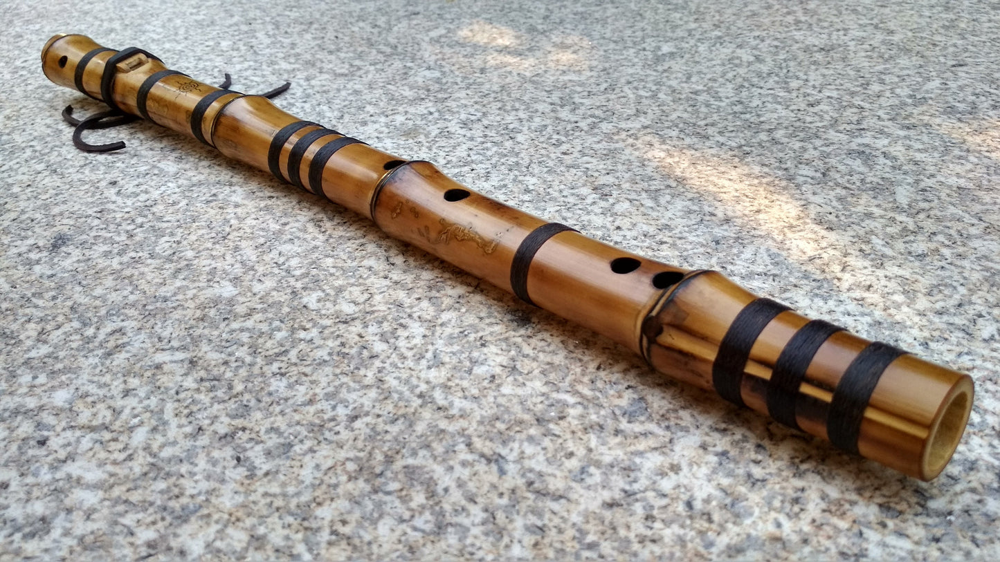 Ethnic Native American and Oriental Style Bamboo Kokin Flute. Rustic Meditative Flute. Ethnic culture fusion flute.
