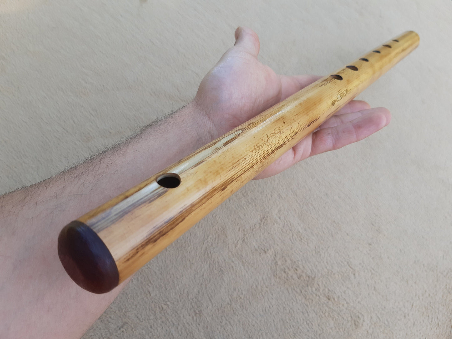 Transverse flute tuned to E Major scale, made of Specially selected Bamboo, and oncert tuned in A440Hz. Light brown color | Rui Gomes