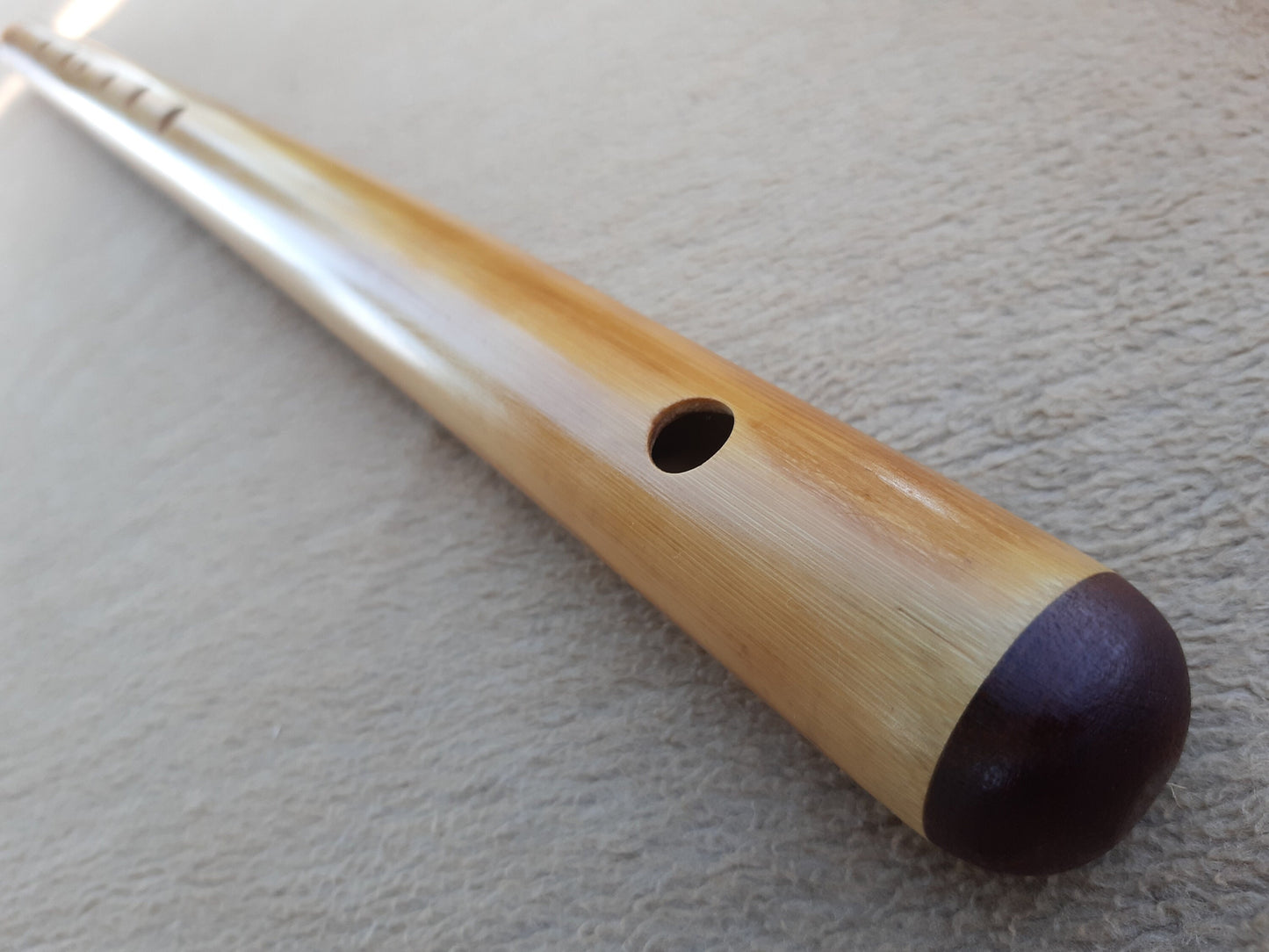 Transverse flute tuned to E Major scale, made of Specially selected Bamboo, and oncert tuned in A440Hz. Light brown color | Rui Gomes