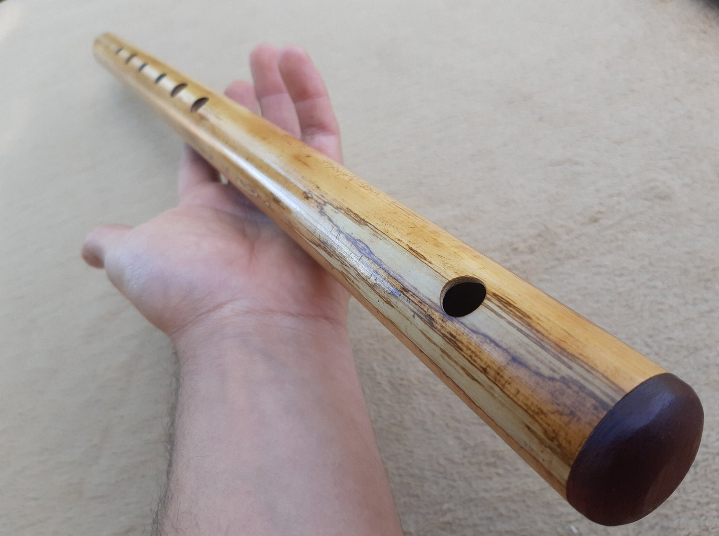 Transverse flute tuned to E Major scale, made of Specially selected Bamboo, and oncert tuned in A440Hz. Light brown color | Rui Gomes