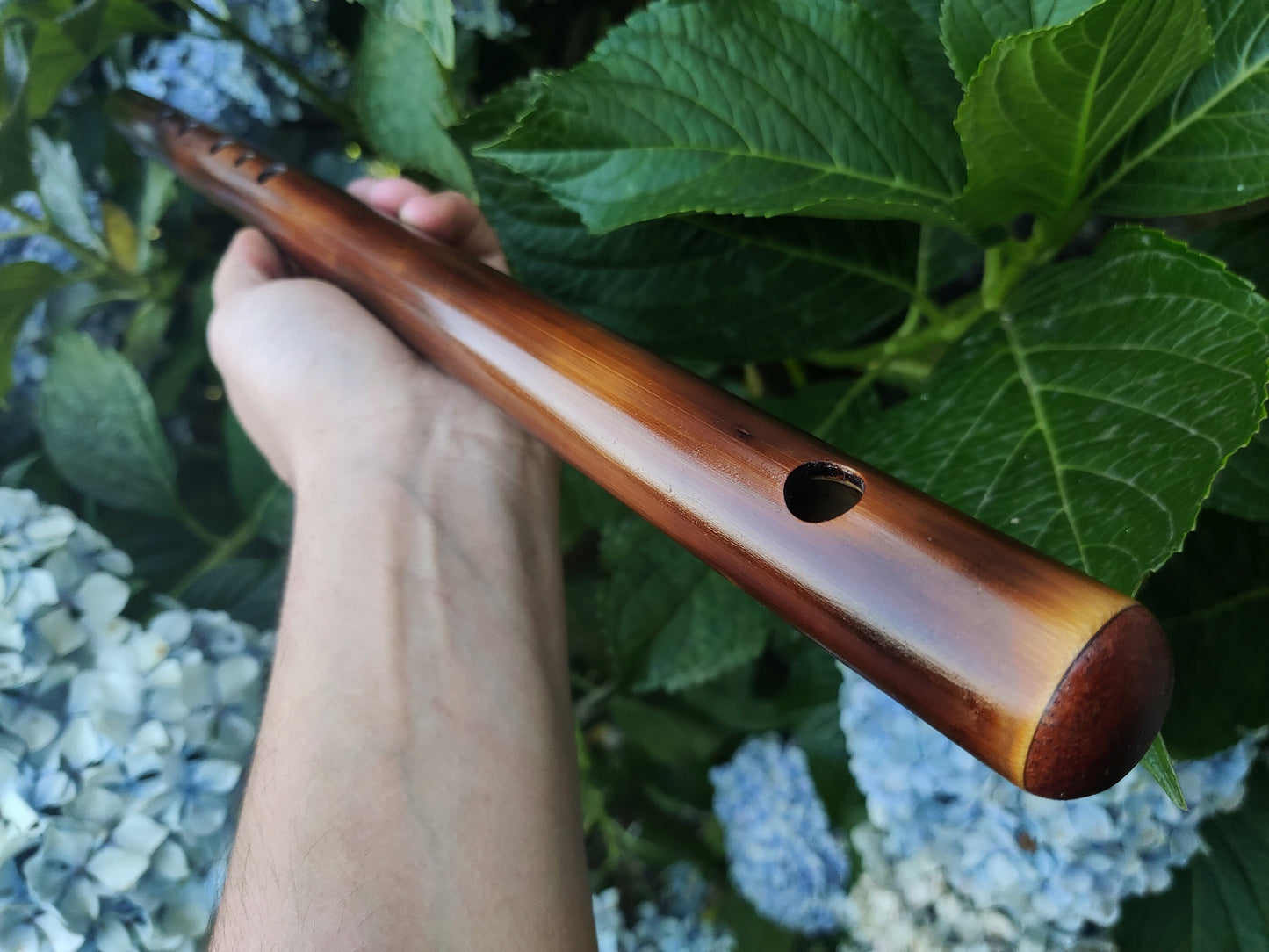 Transverse Bamboo flute in E Phrygian. Handmade bamboo flute. Phyrigan mode. Ethnic minor melodic mode. Dark burned design | Rui Gomes