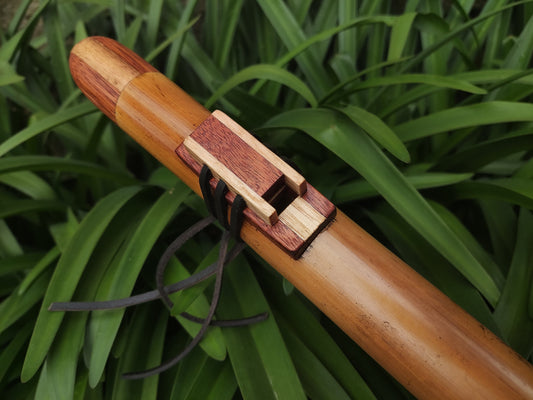 Native American and Oriental Style Bamboo flute in low D. Native American style flute for Meditation | Sopro Flutes