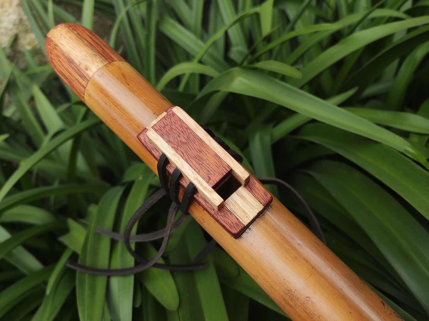 Native American and Oriental Style Bamboo flute in low D. Native American style flute for Meditation | Sopro Flutes