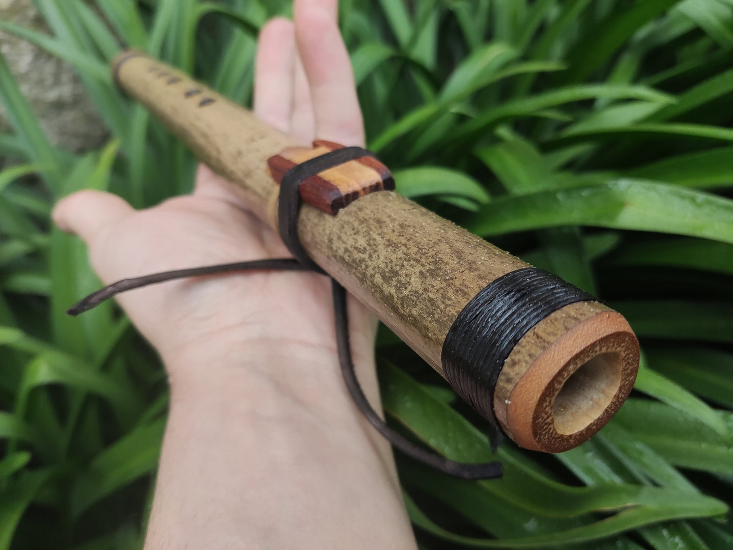 Ethnic Native American and Oriental Style Bamboo Flute in the key of high C. Rustic Native flute with an ethnic design | Rui Gomes