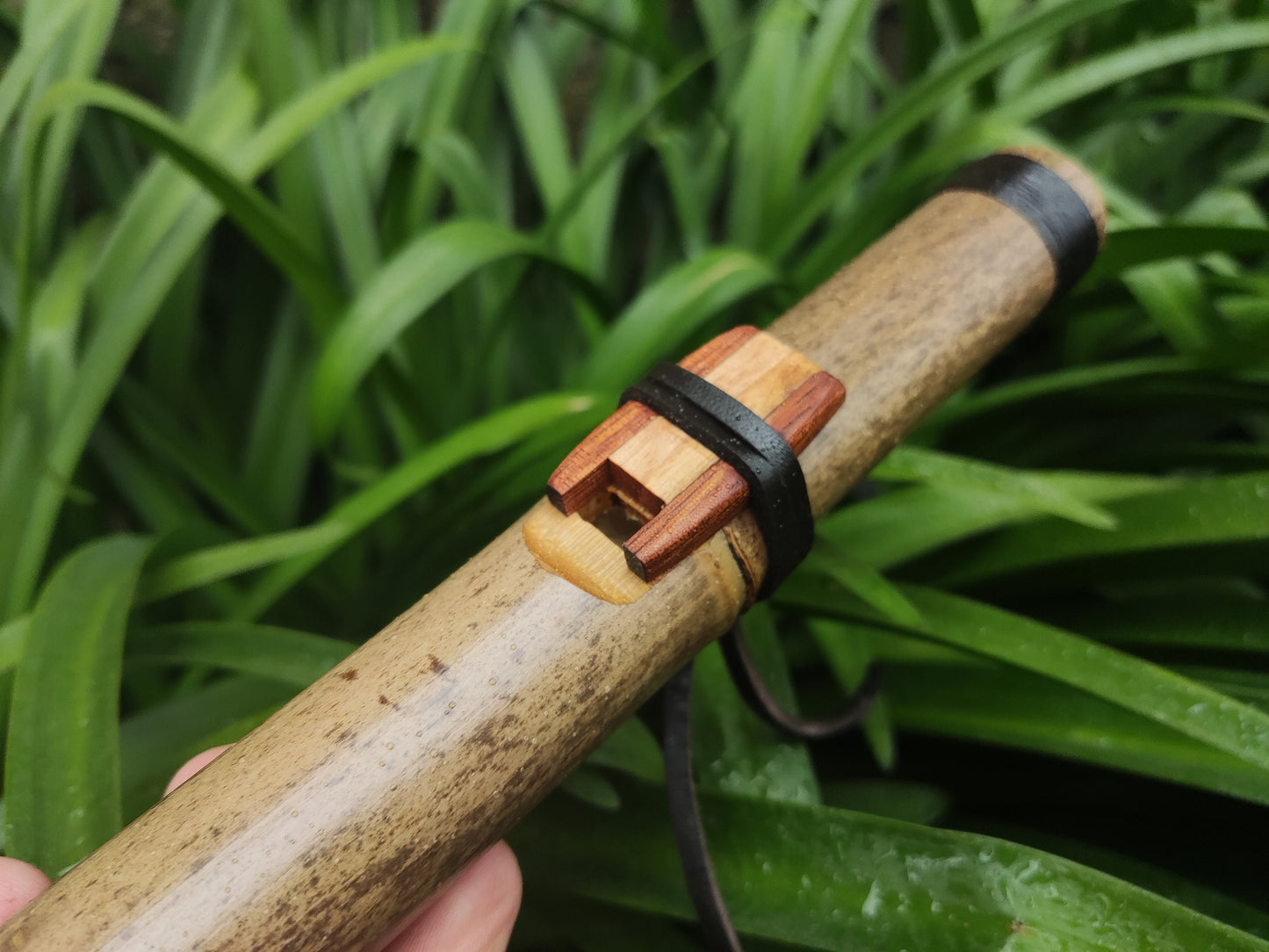 Ethnic Native American and Oriental Style Bamboo Flute in the key of high C. Rustic Native flute with an ethnic design | Rui Gomes