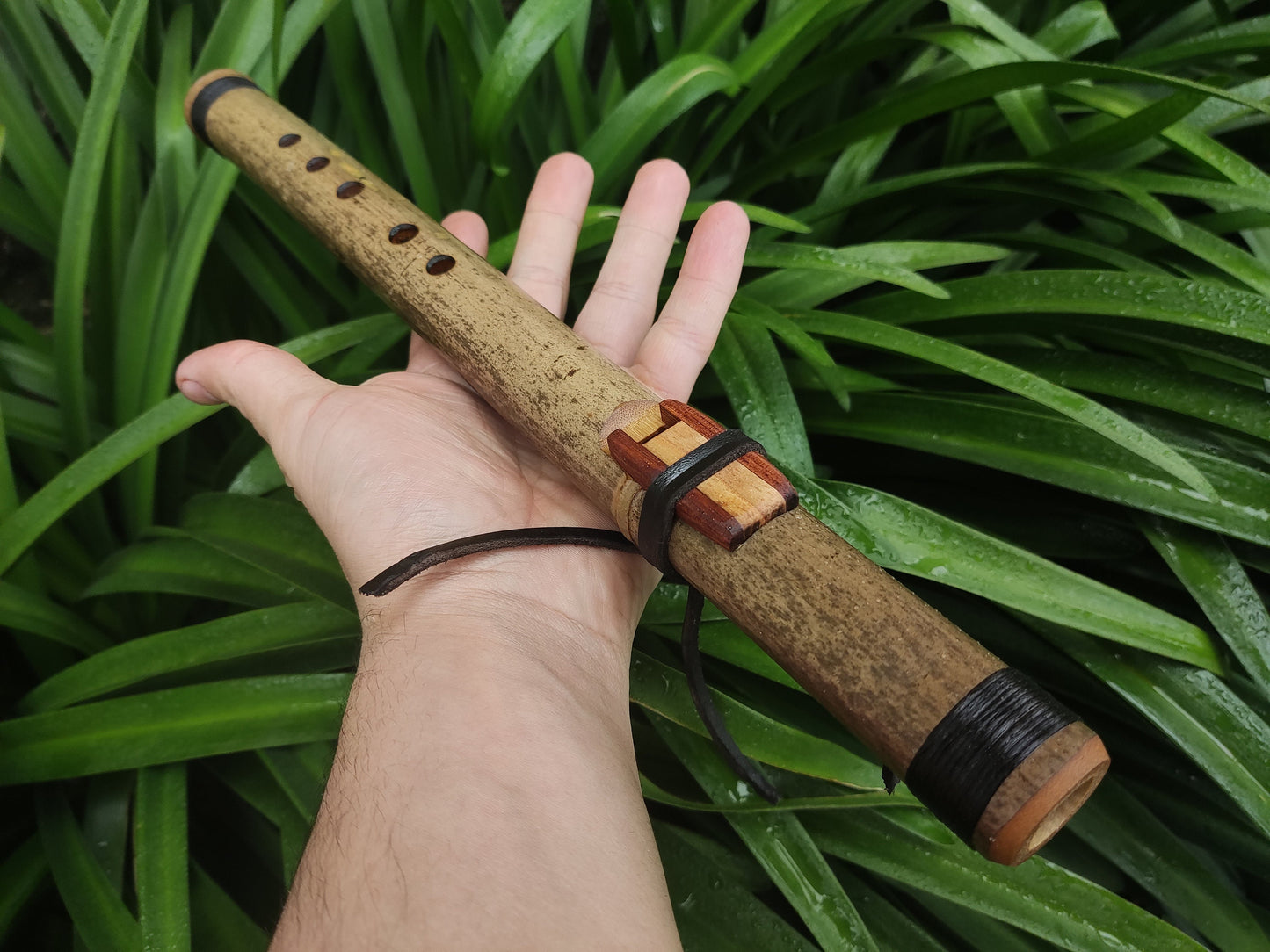 Ethnic Native American and Oriental Style Bamboo Flute in the key of high C. Rustic Native flute with an ethnic design | Rui Gomes