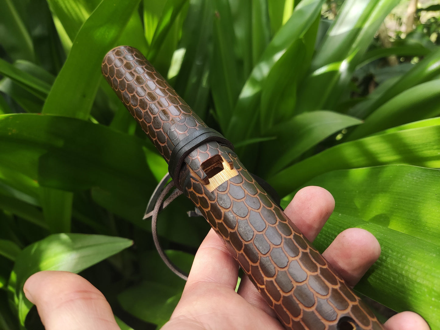 Dragon Skin Native American Style Bamboo Flute in the key of C. Ethnic flute with a snake skin design suitable for meditation | Sopro Flutes