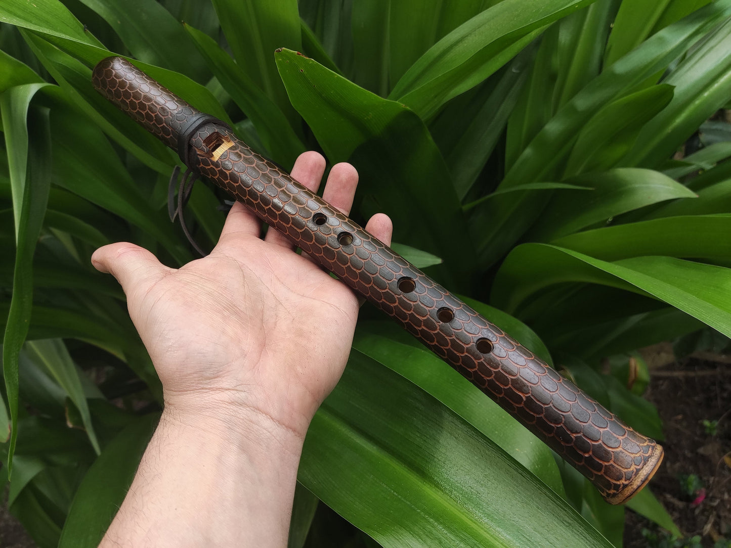 Dragon Skin Native American Style Bamboo Flute in the key of C. Ethnic flute with a snake skin design suitable for meditation | Sopro Flutes