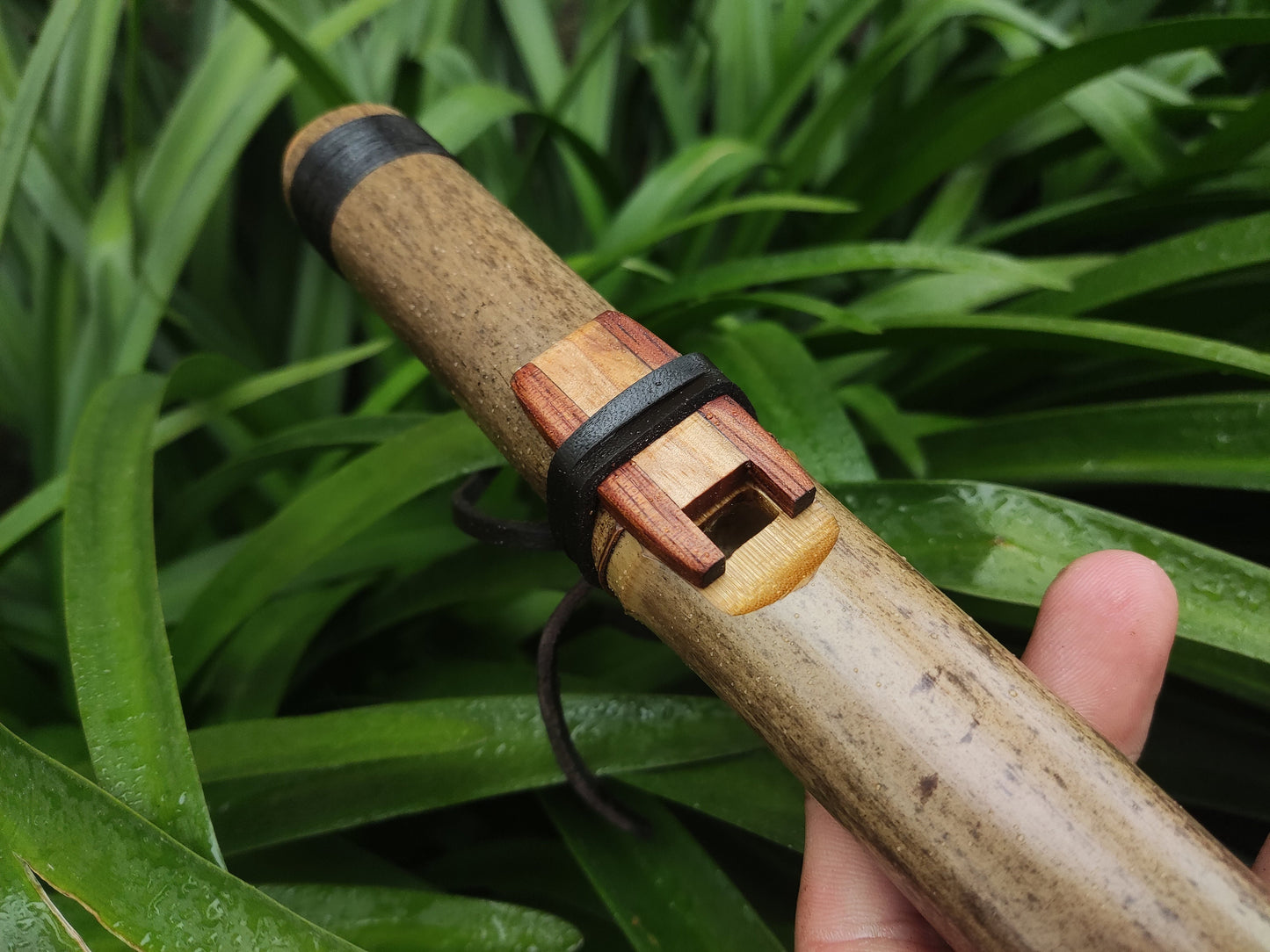 Ethnic Native American and Oriental Style Bamboo Flute in the key of high C. Rustic Native flute with an ethnic design | Rui Gomes