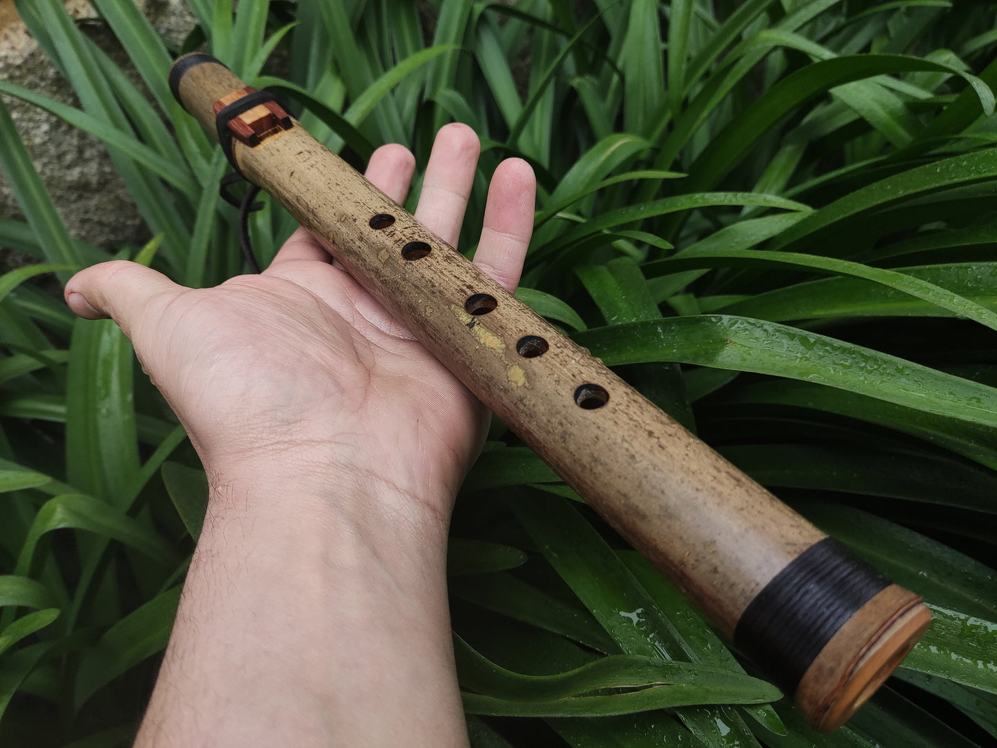 Ethnic Native American and Oriental Style Bamboo Flute in the key of high C. Rustic Native flute with an ethnic design | Rui Gomes