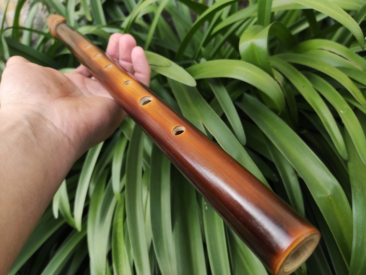 Bamboo Flute in the key of E Major concert tuned to A440. Handmade bamboo flute with lip plate | Sopro Flutes