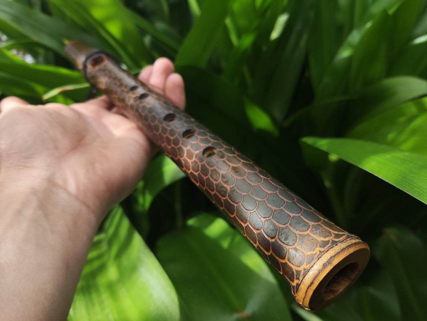Dragon Skin Native American Style Bamboo Flute in the key of C. Ethnic flute with a snake skin design suitable for meditation | Sopro Flutes