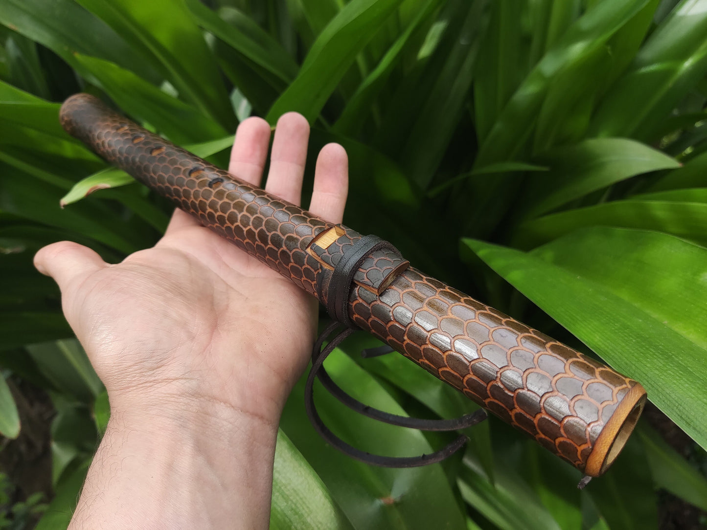 Dragon Skin Native American Style Bamboo Flute in the key of C. Ethnic flute with a snake skin design suitable for meditation | Sopro Flutes