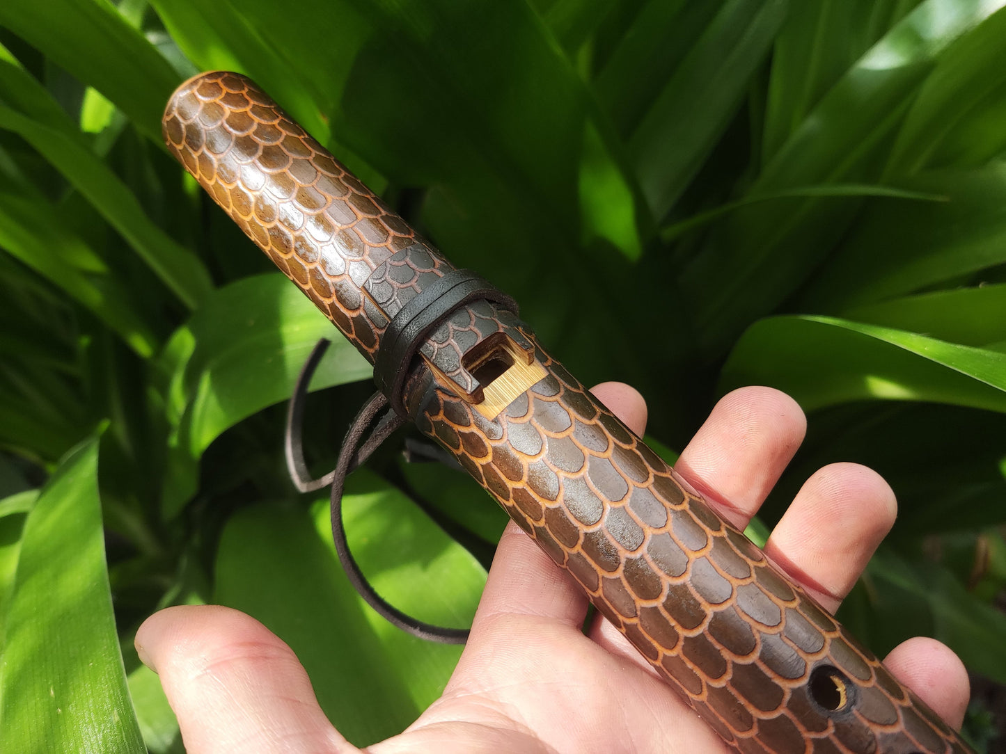 Dragon Skin Native American Style Bamboo Flute in the key of C. Ethnic flute with a snake skin design suitable for meditation | Sopro Flutes