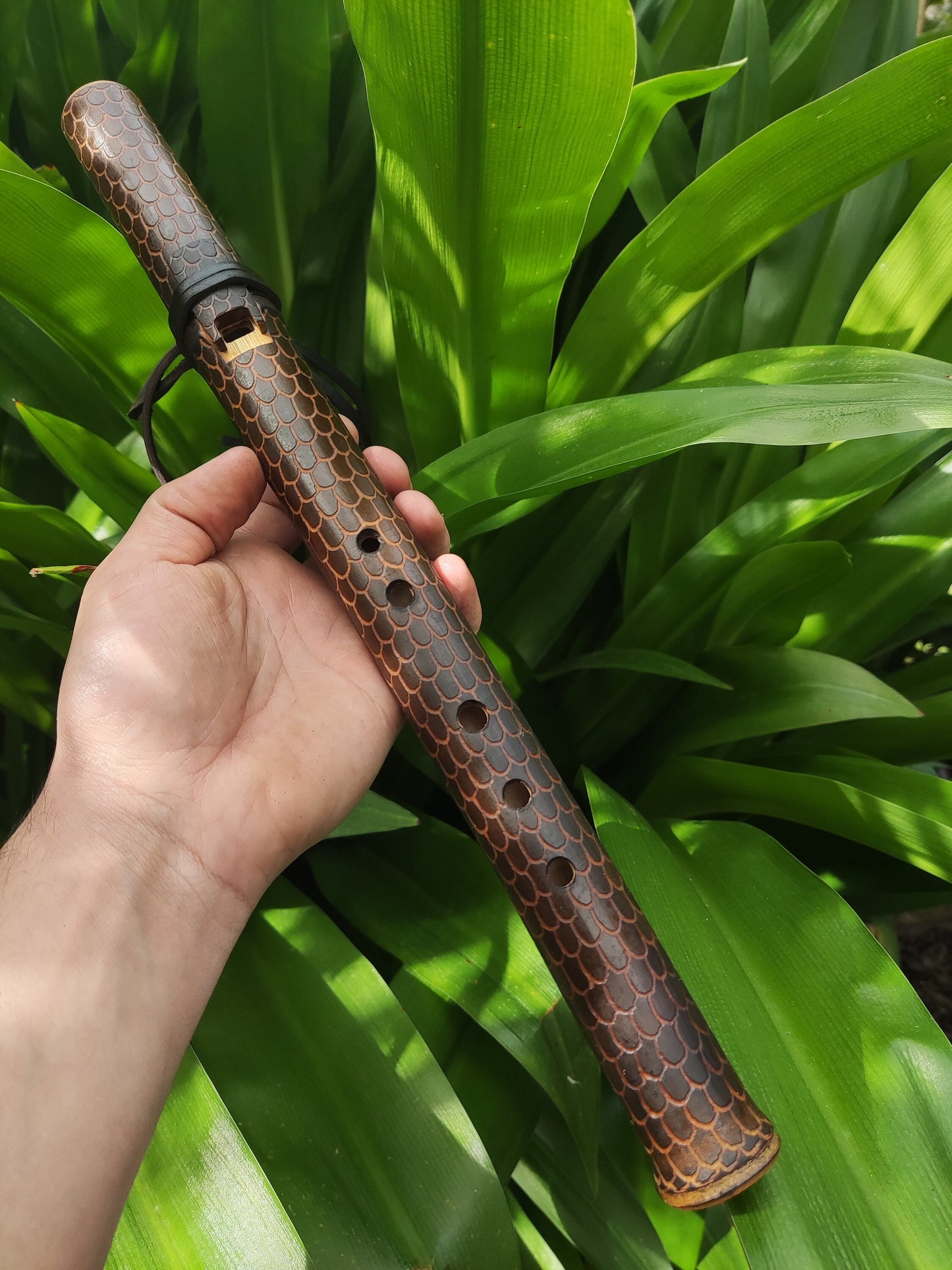 Dragon Skin Native American Style Bamboo Flute in the key of C. Ethnic flute with a snake skin design suitable for meditation | Sopro Flutes
