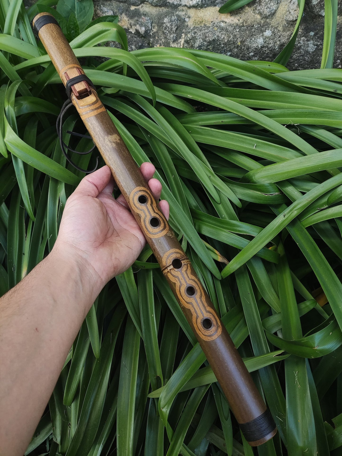 Bamboo Native American Style Flute in the key of F and F# suitable for Meditation. Ethnic design with Mahogany & Chestnut