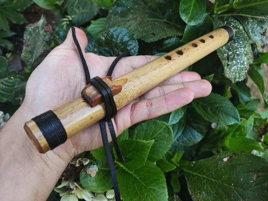 Pocket Native American Style Flute in High E, Small Bamboo Flute, Basic Flute | Improvisation and Hiking, for Beginners and Children
