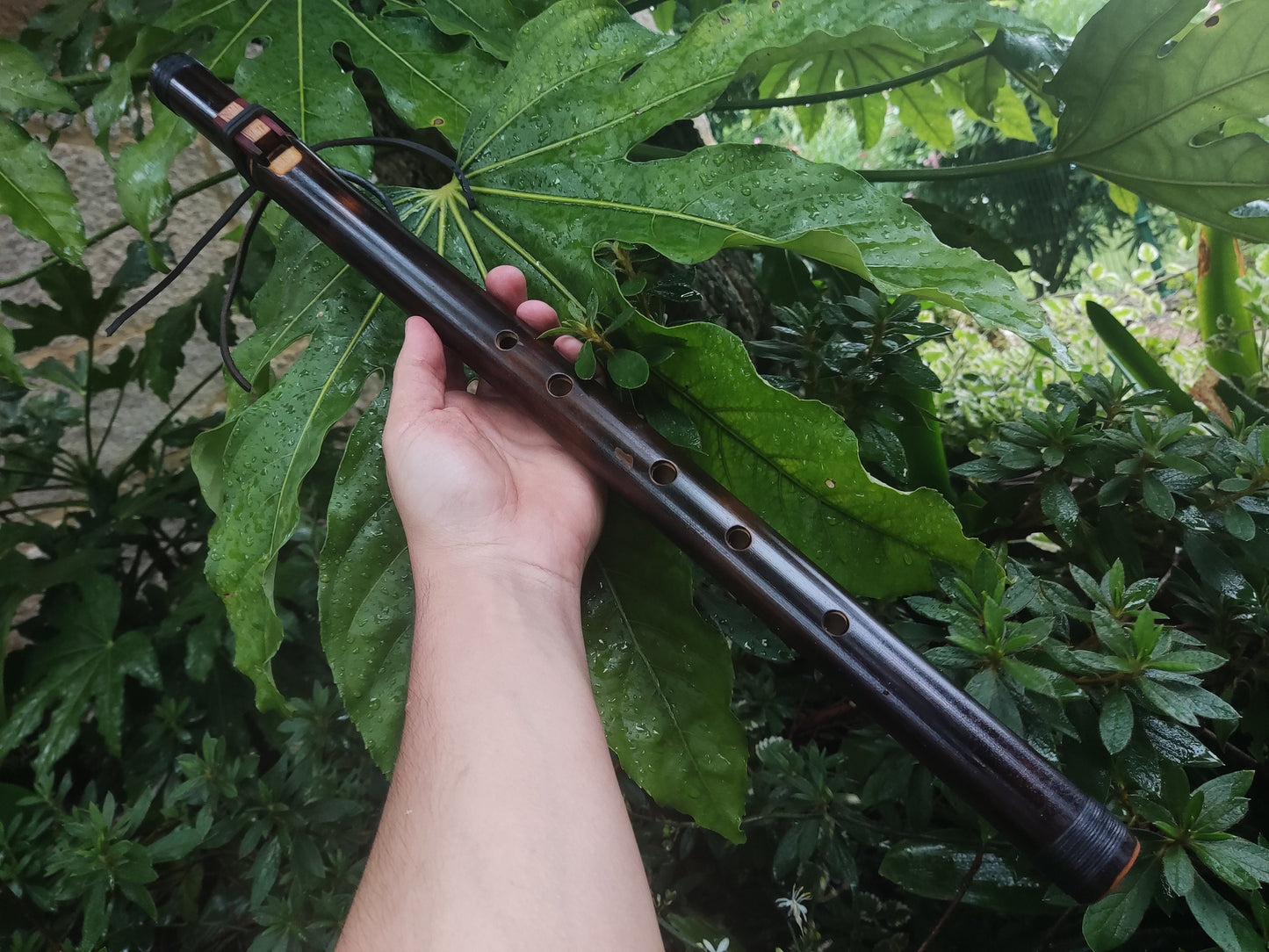 Ethnic Native American and Oriental bamboo flute in the key of E4. NA deep meditation flute in  E minor, with a Rustic Look | Rui Gomes