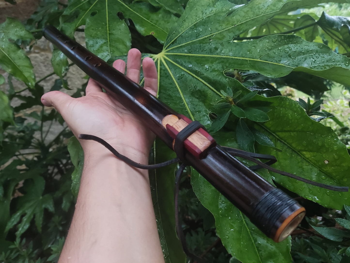 Ethnic Native American and Oriental bamboo flute in the key of E4. NA deep meditation flute in  E minor, with a Rustic Look | Rui Gomes