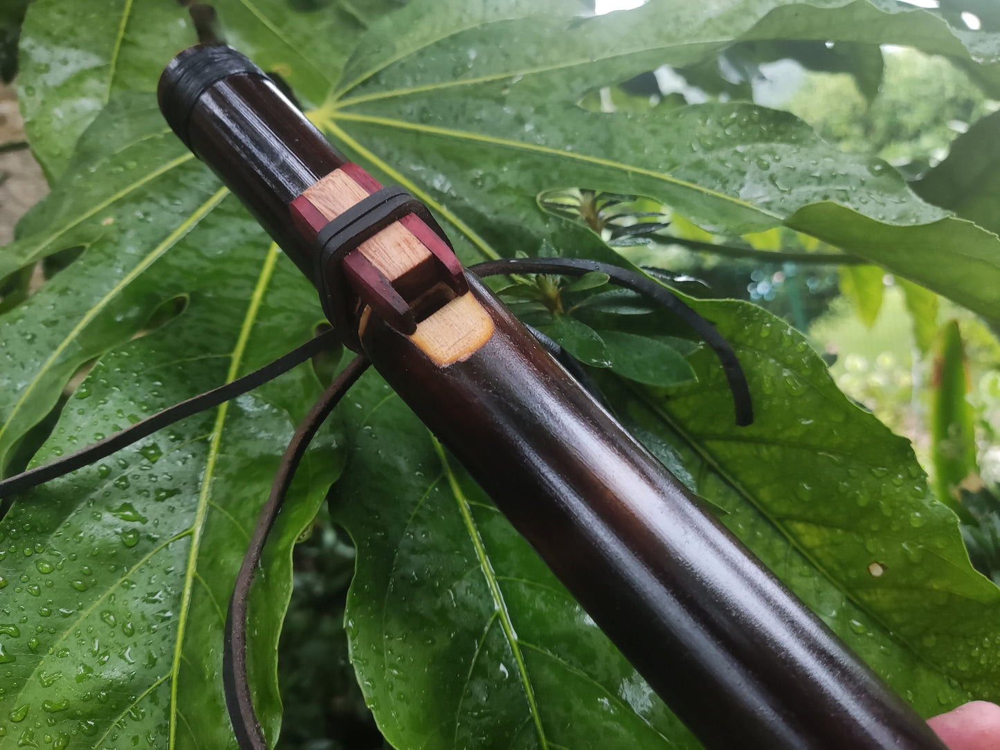 Ethnic Native American and Oriental bamboo flute in the key of E4. NA deep meditation flute in  E minor, with a Rustic Look | Rui Gomes