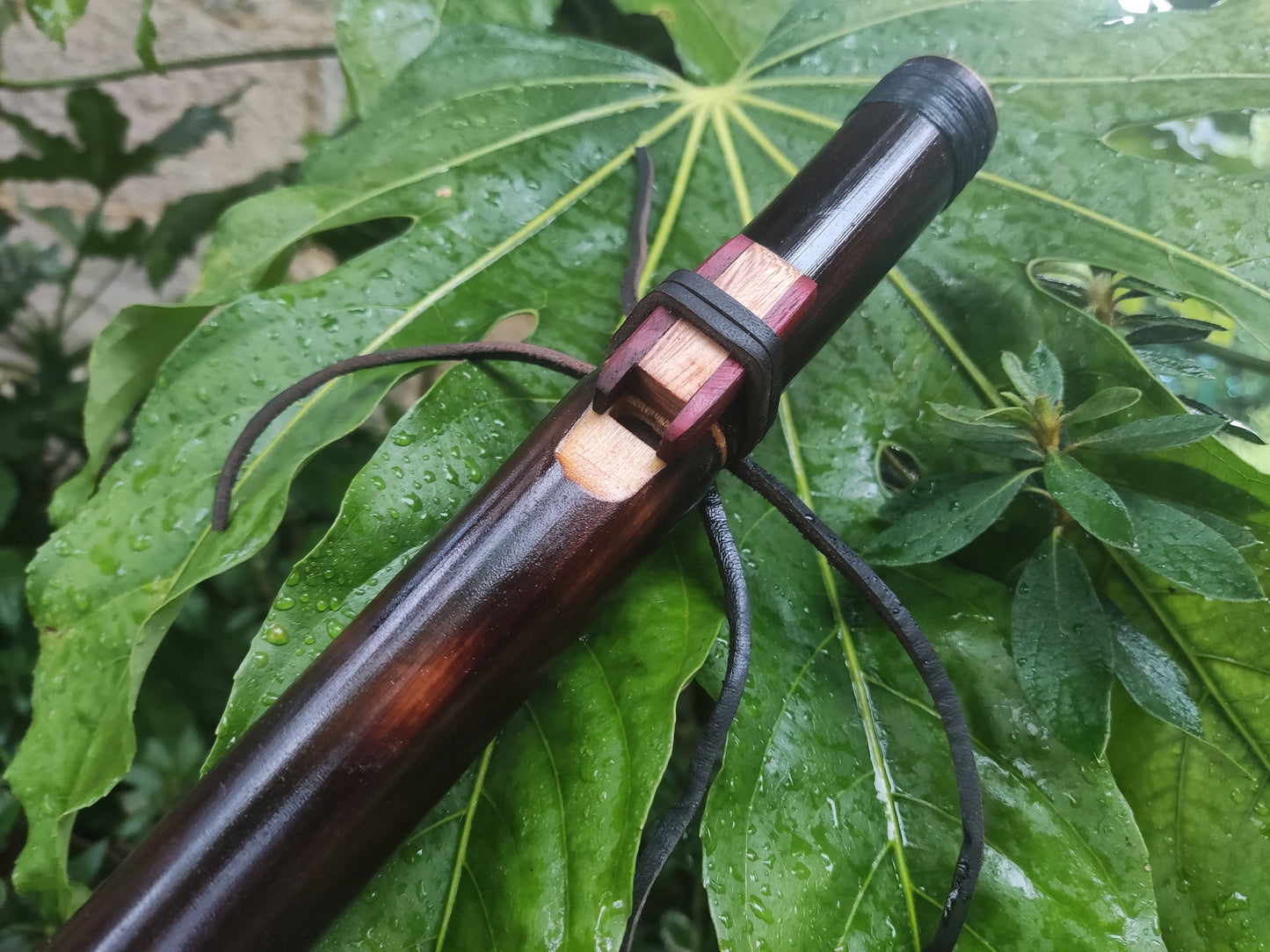 Ethnic Native American and Oriental bamboo flute in the key of E4. NA deep meditation flute in  E minor, with a Rustic Look | Rui Gomes