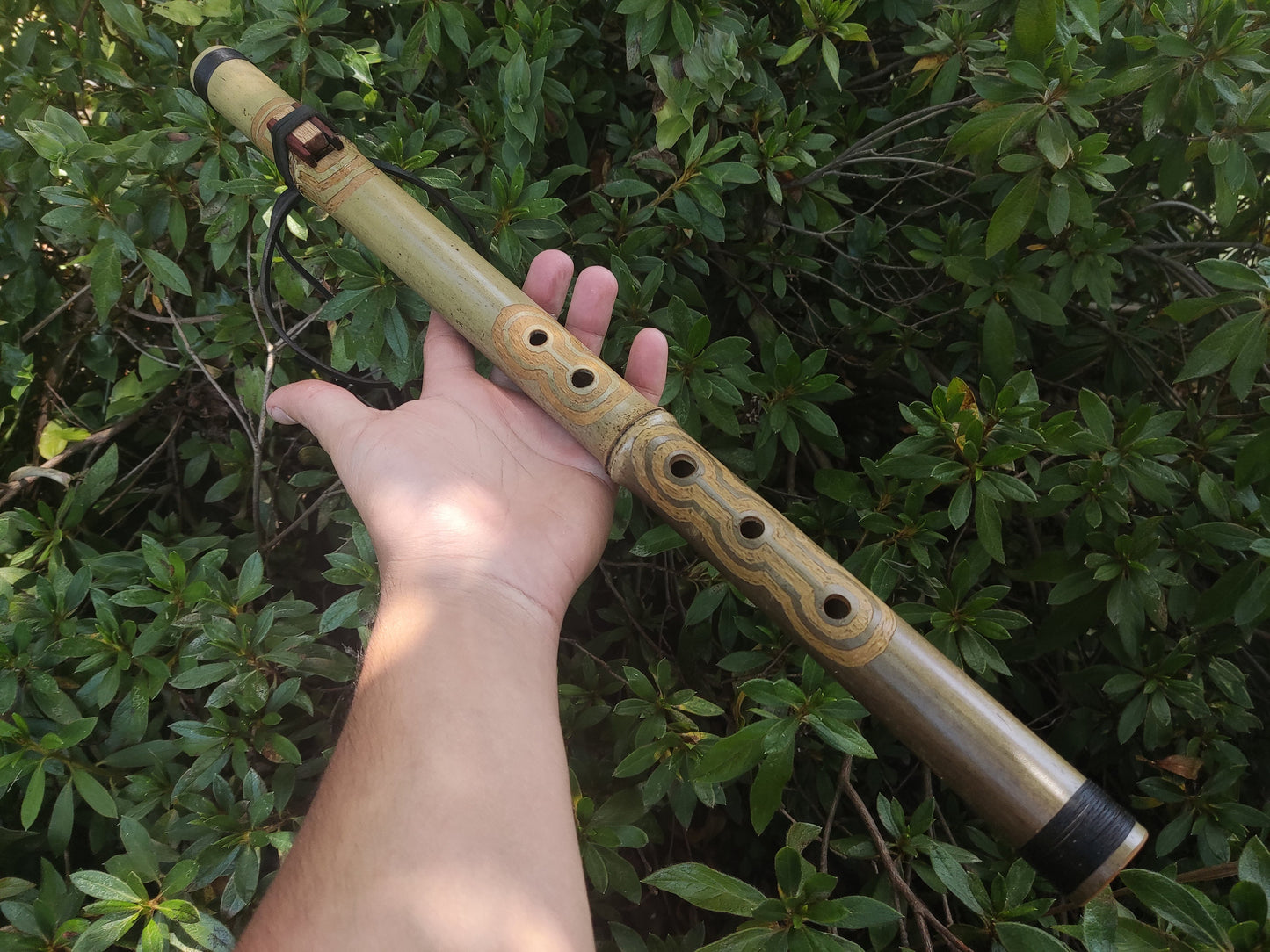 Bamboo Native American Style Flute in the key of F and F# suitable for Meditation. Ethnic design with Mahogany & Chestnut