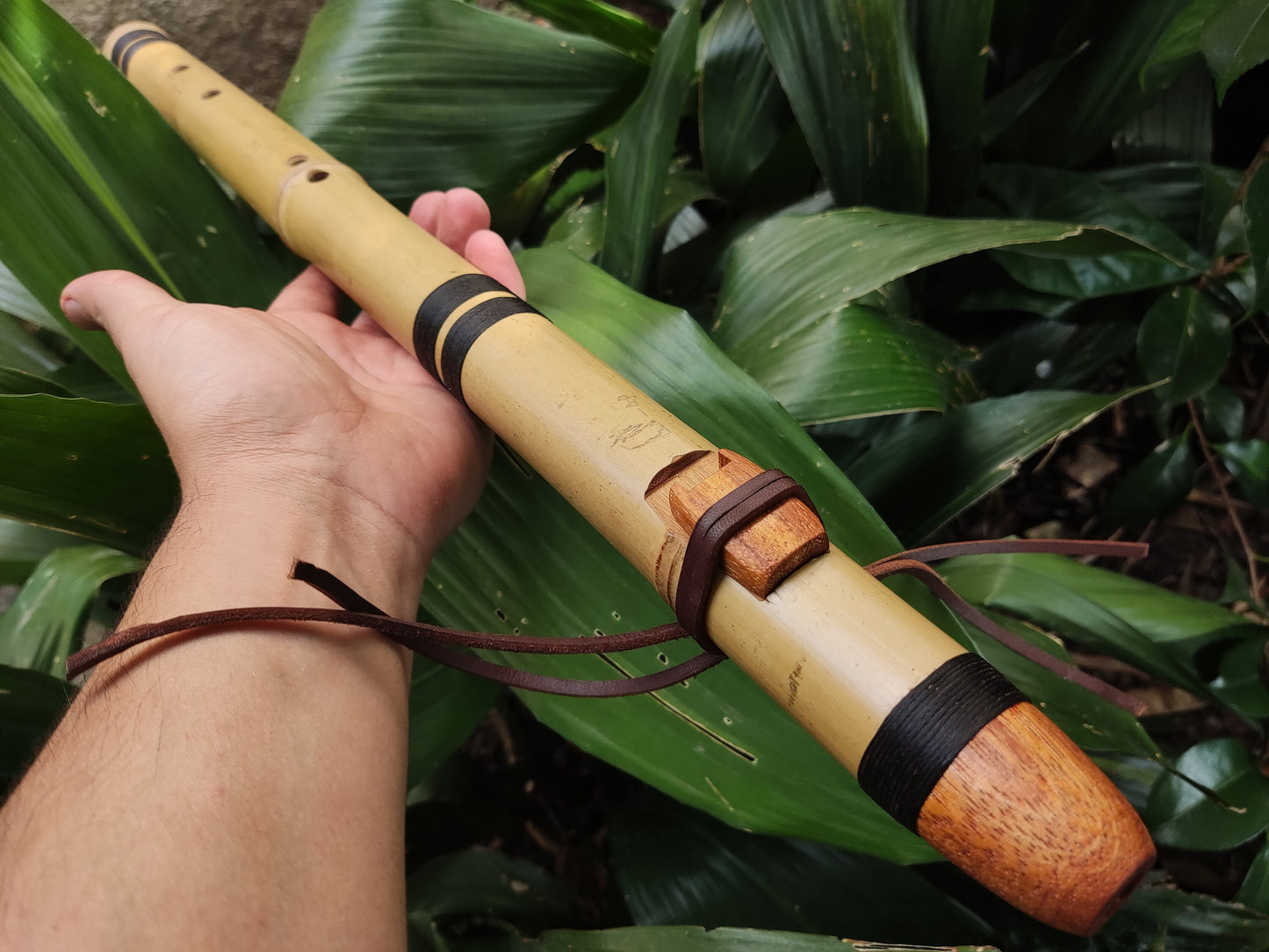 Native American Style flute in low E with a Major Pentatonic Scale. NAsF with alternative scale, suitable for Sound Healing and Meditation