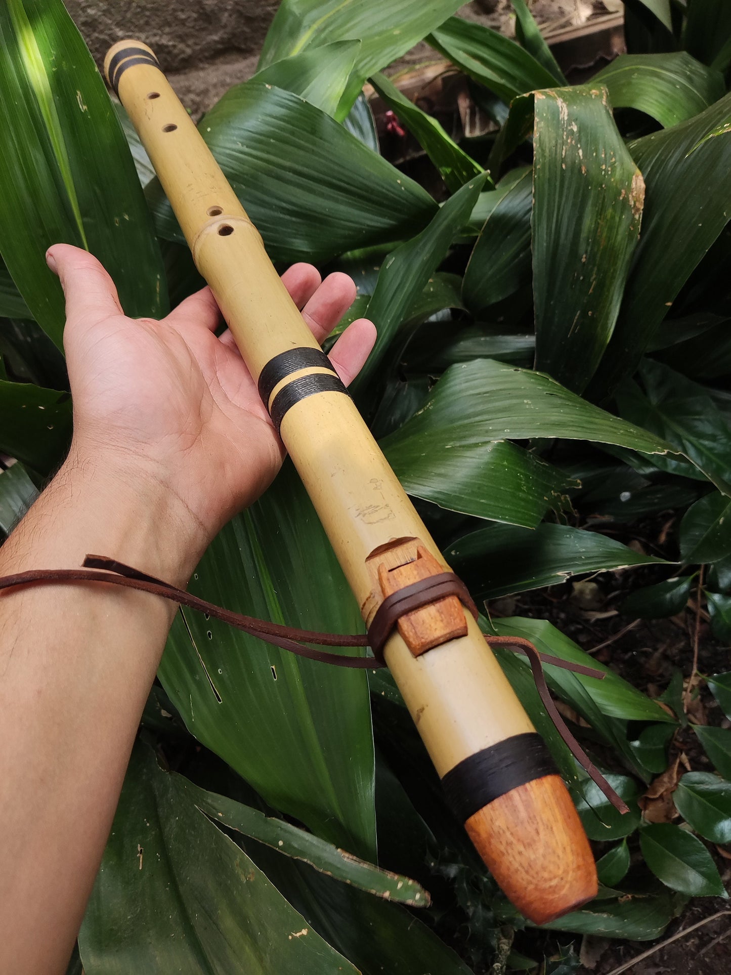 Native American Style flute in low E with a Major Pentatonic Scale. NAsF with alternative scale, suitable for Sound Healing and Meditation
