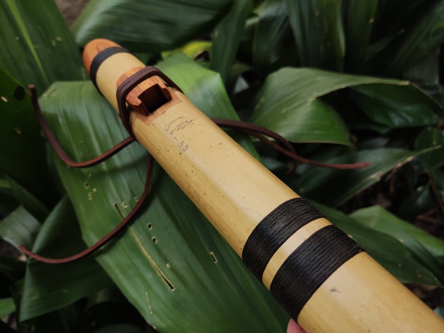 Native American Style flute in low E with a Major Pentatonic Scale. NAsF with alternative scale, suitable for Sound Healing and Meditation