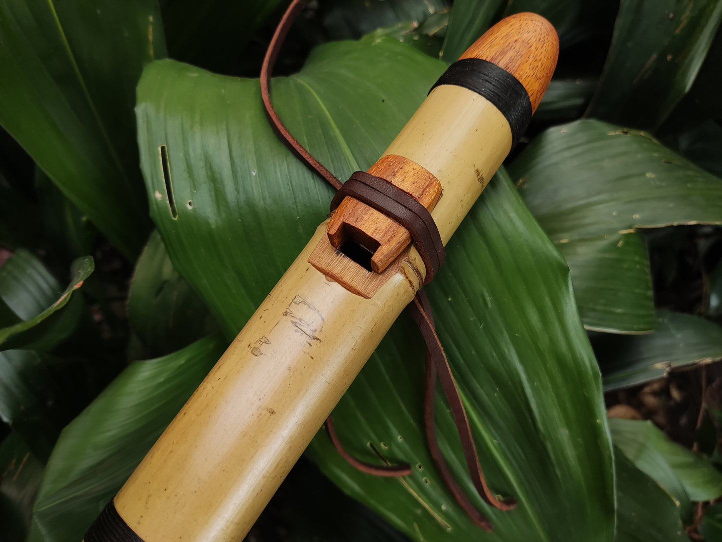 Native American Style flute in low E with a Major Pentatonic Scale. NAsF with alternative scale, suitable for Sound Healing and Meditation