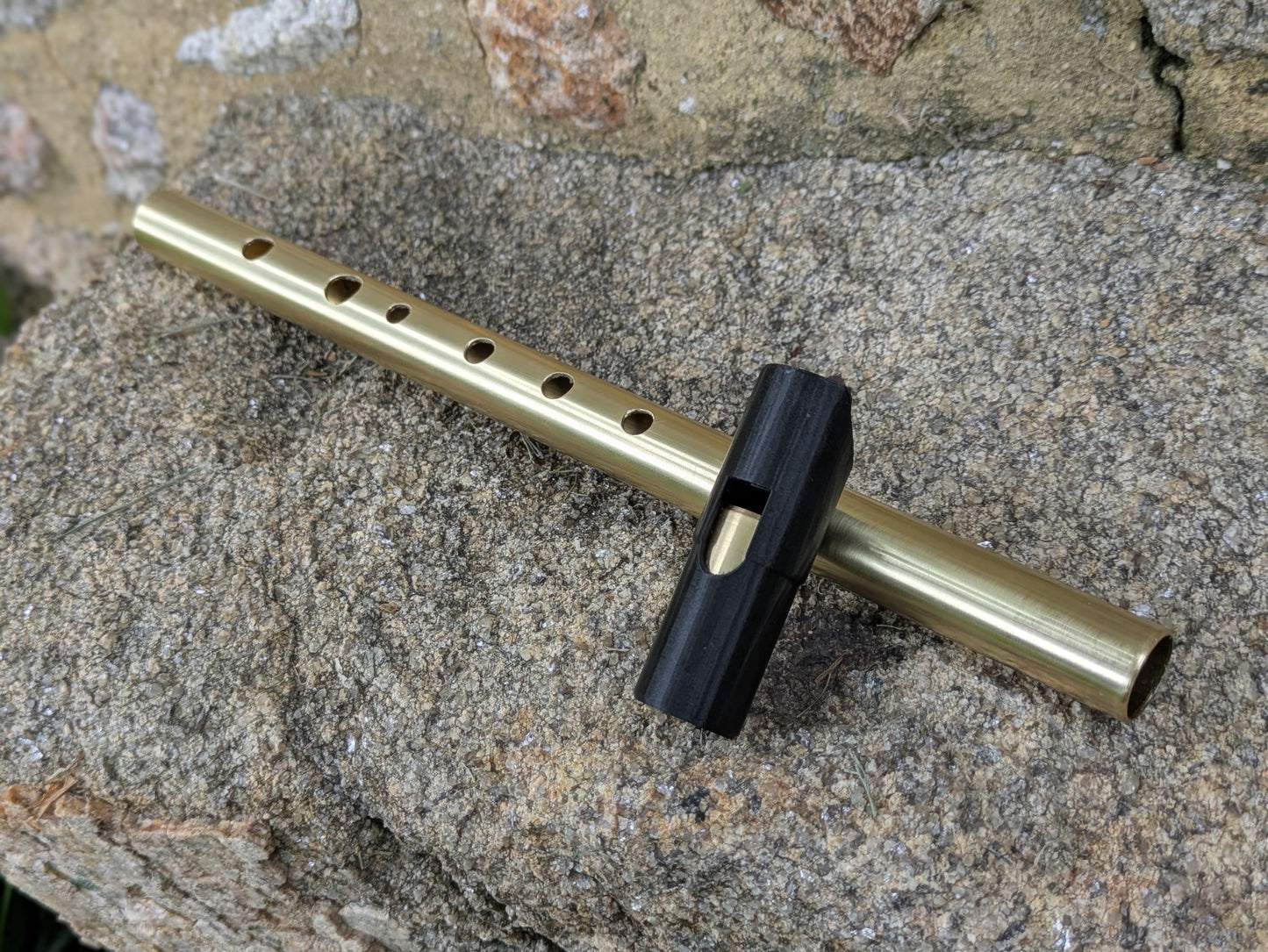 Brass Tunable Whistle in D | High D Whistle, for Irish and Celtic music | Gift for musician | New model | Sweet tone | Rui Gomes