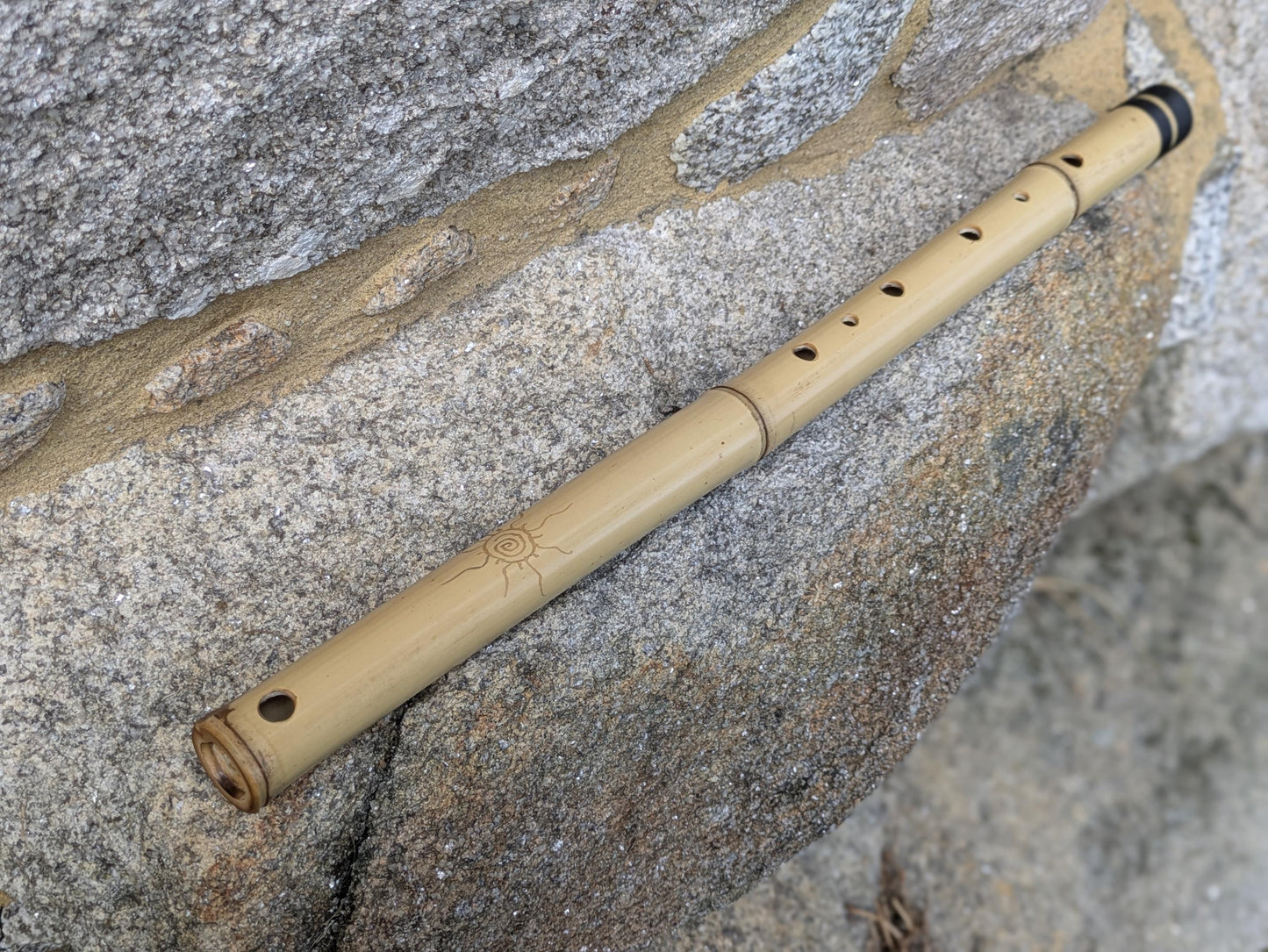 Aeolian Bamboo Flute in the key of D | 6-holes Transverse Flute with Intuitive Scale | A = 440 Hz tuning | Soothing Sound | Rui Gomes