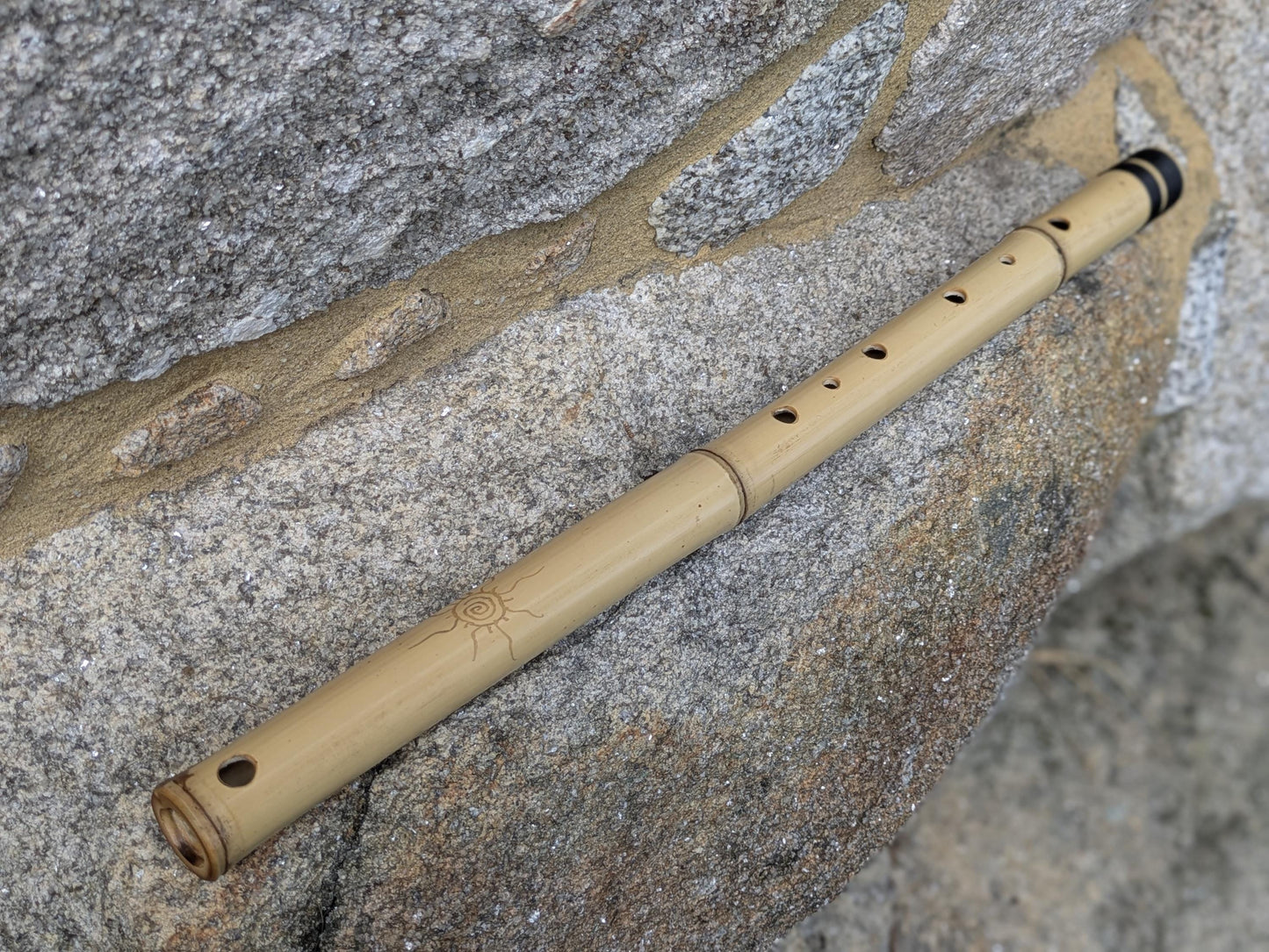 Aeolian Bamboo Flute in the key of D | 6-holes Transverse Flute with Intuitive Scale | A = 440 Hz tuning | Soothing Sound | Rui Gomes