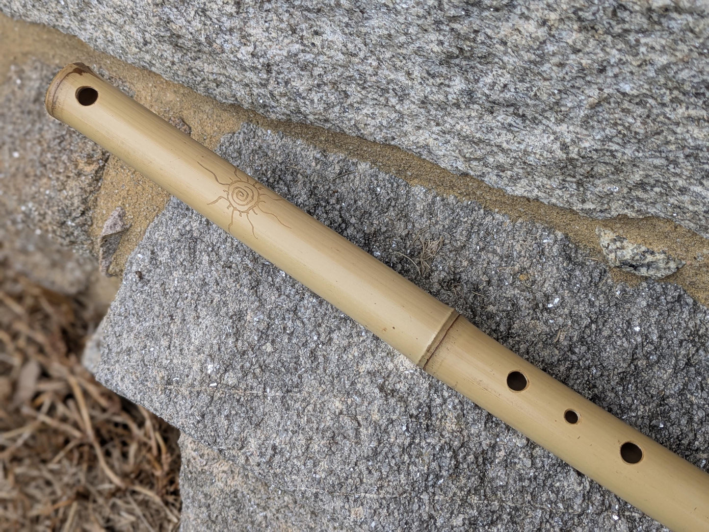 Aeolian Bamboo Flute in the key of D | 6-holes Transverse Flute with Intuitive Scale | A = 440 Hz tuning | Soothing Sound | Rui Gomes