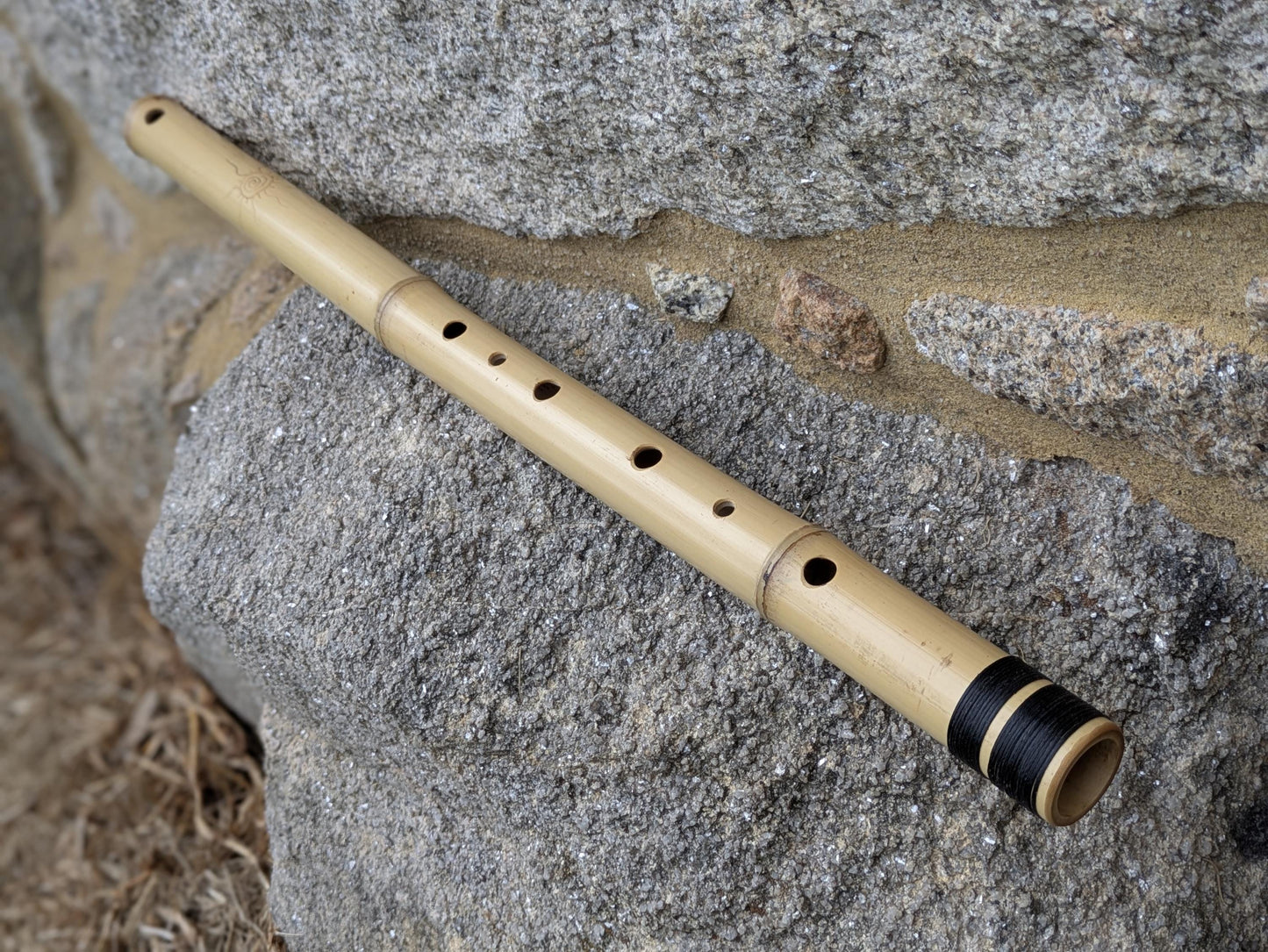 Aeolian Bamboo Flute in the key of D | 6-holes Transverse Flute with Intuitive Scale | A = 440 Hz tuning | Soothing Sound | Rui Gomes