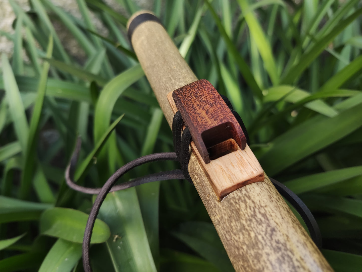 Native American Style bamboo flute in the key of A | Sopro Flutes