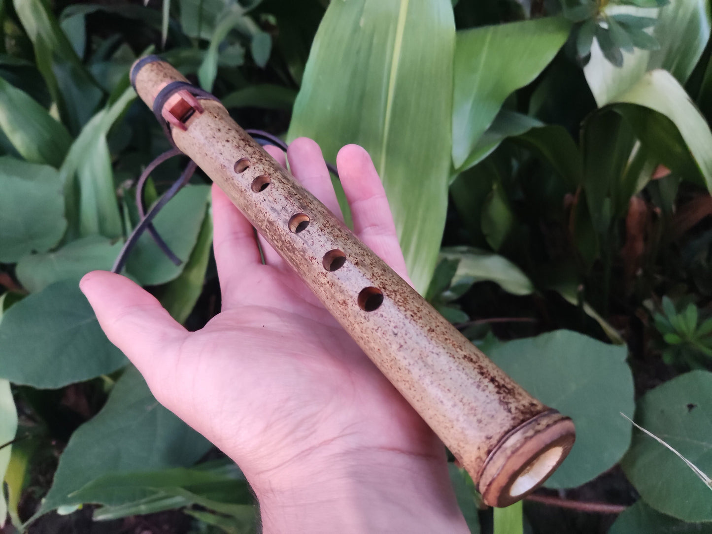 Ethnic Native American and Oriental Style Bamboo Flute in High D# | Sopro Flutes