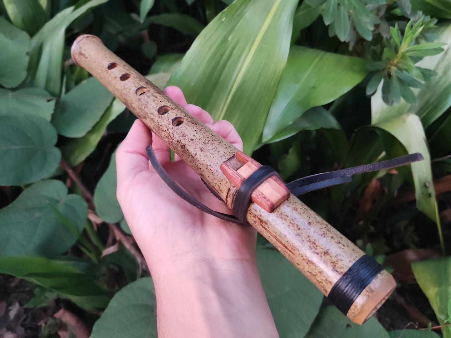Ethnic Native American and Oriental Style Bamboo Flute in High D# | Sopro Flutes